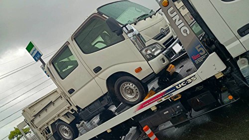 大阪府岸和田市　株式会社Ｓさま　車が急に停車したため三重県までレッカー搬送作業